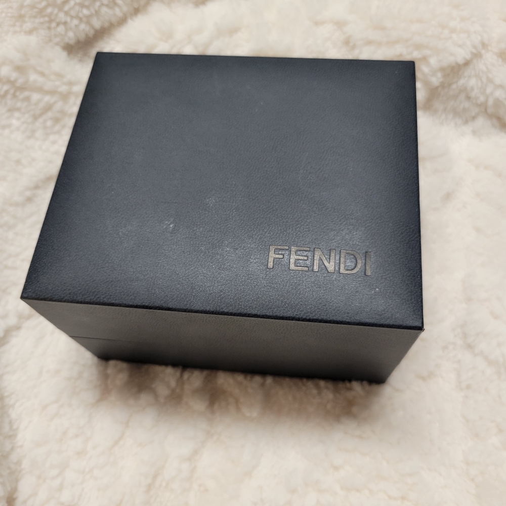 Fendi Orologi 2700L Leather Strap Watch - Picture 13 of 15